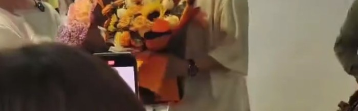 足球投注活动-林诗栋落地海南妈妈接机！石头全程笑容不断 世排重返前五冲破心魔|世乒赛|男双|国乒|关艳|小石头_新浪体育_新浪新闻